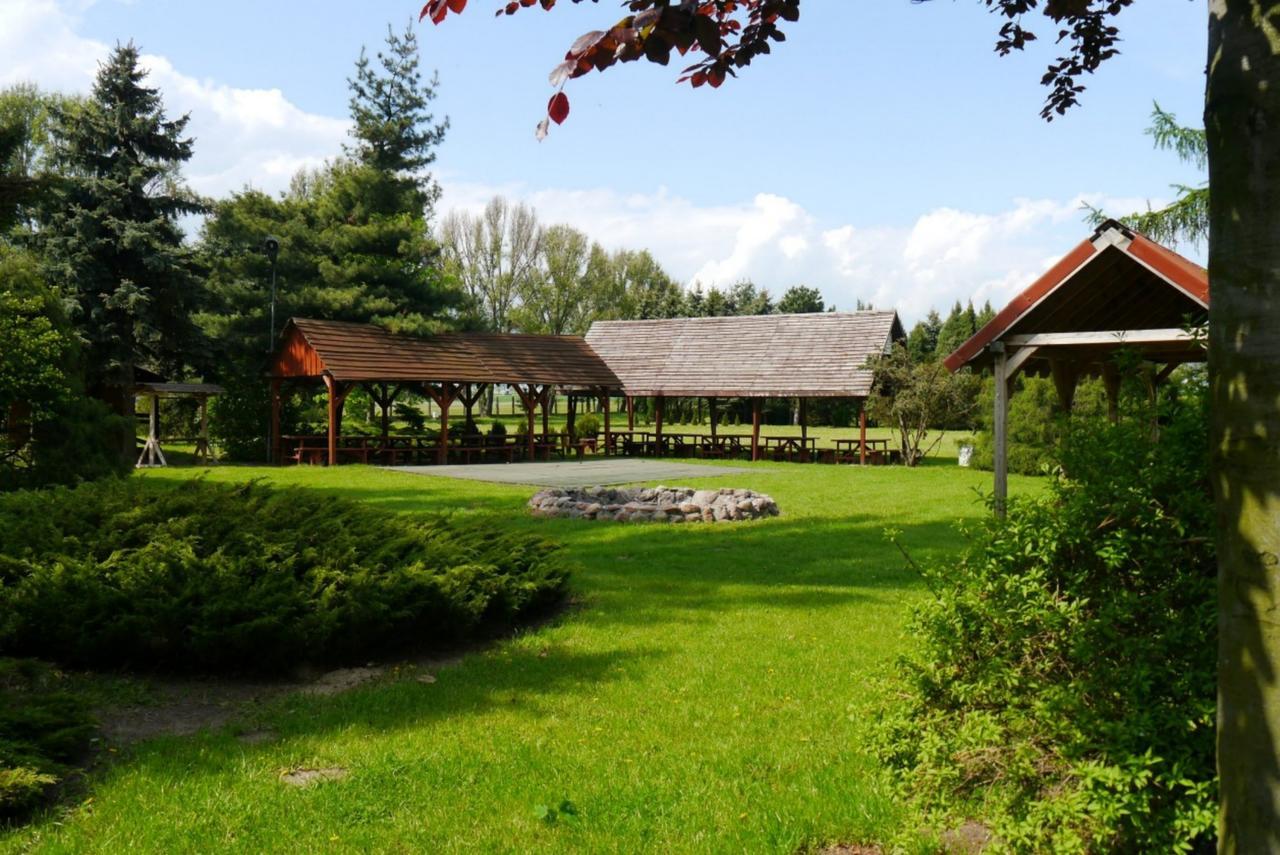 Hotel Poswietne Плоньск Экстерьер фото