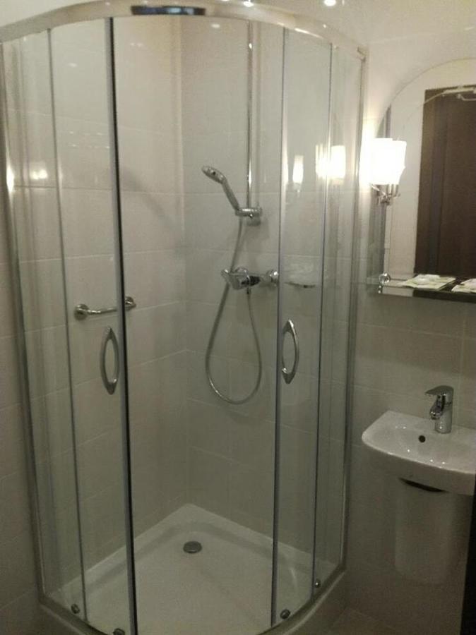 Hotel Poswietne Плоньск Экстерьер фото